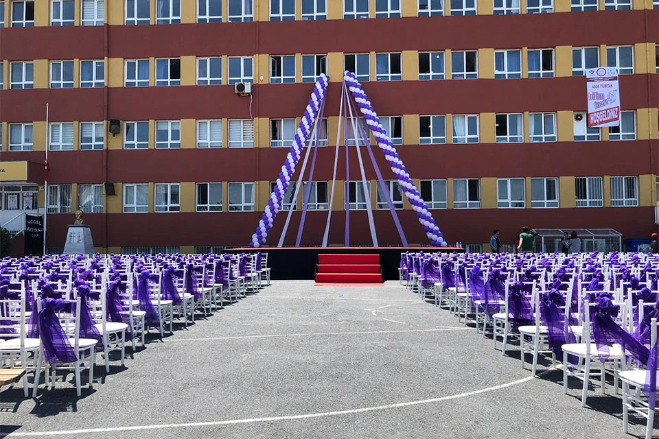 Kampus Mezuniyet Töreni Mor Sandalye Düzeni - Mezuniyet Organizasyonu