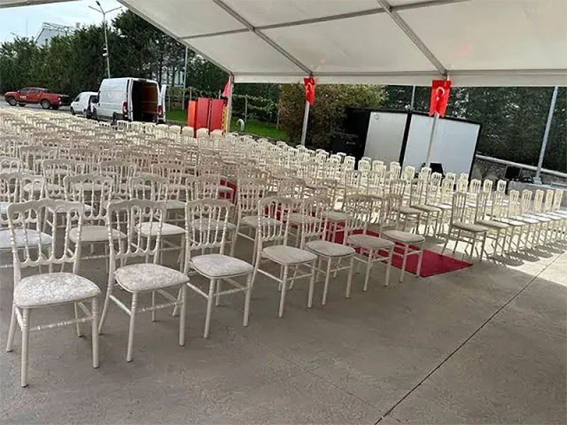 Mezuniyet Töreni Beyaz Sandalye Oturma Düzeni - Mezuniyet Organizasyonu