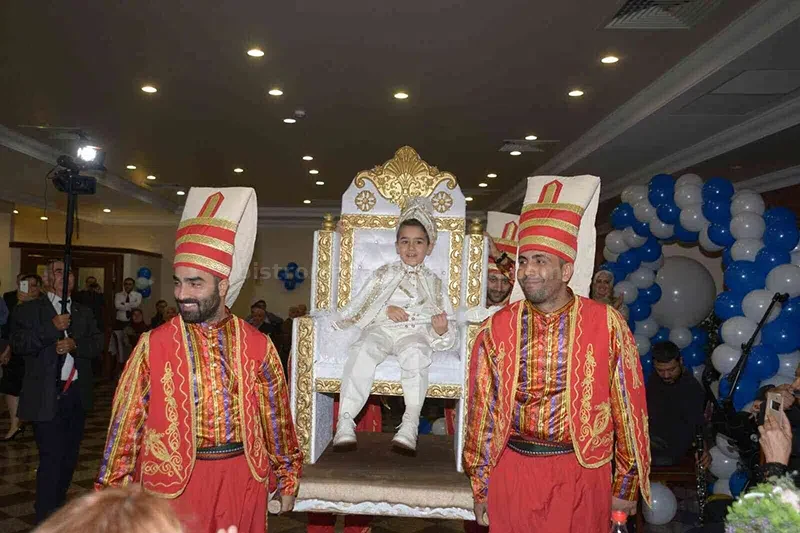 Yeniçeri ekibi ile sünnet tahtı organizasyonu
